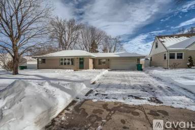 Main picture of 6715 Park Ave