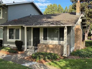 Main picture of 111 Lawnview Cir