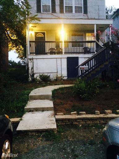 Main picture of 2400 Perry St