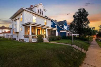 Main picture of 3435 Grand Ave S