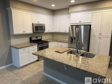 Main picture of 305 MacArthur Way