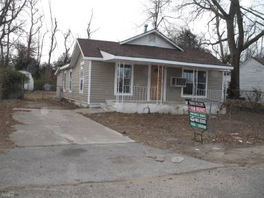 Main picture of 2122 W Wall St