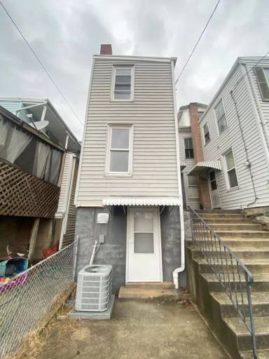 Main picture of 652 N 2nd St