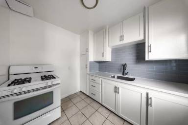 Main picture of 1818 E 5th St