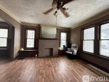 Main picture of 195 E Mark St