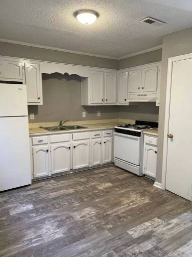 Main picture of 803 E Davidson Ave