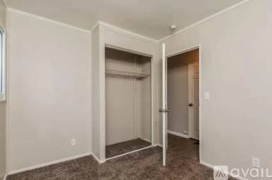 Main picture of 1596 Courter St