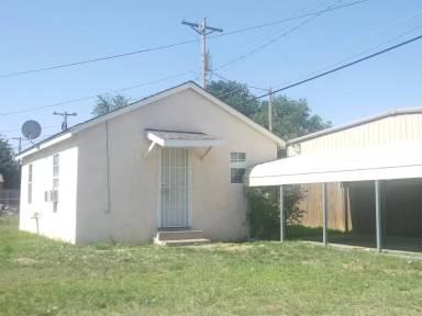 Main picture of 813 E 13th St