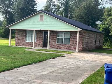 Main picture of 311 W Carpenter St