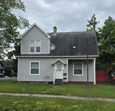 Main picture of 124 E Bremer St