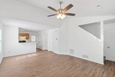 Main picture of 5025 Geyser Blvd