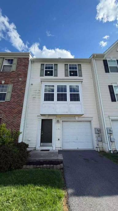 Main picture of 38 Lombard Ln