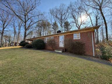 Main picture of 5804 Elkin Hwy 268