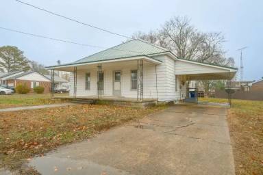 Main picture of 112 E Moore St