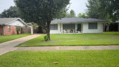 Main picture of 854 Surrey Rd