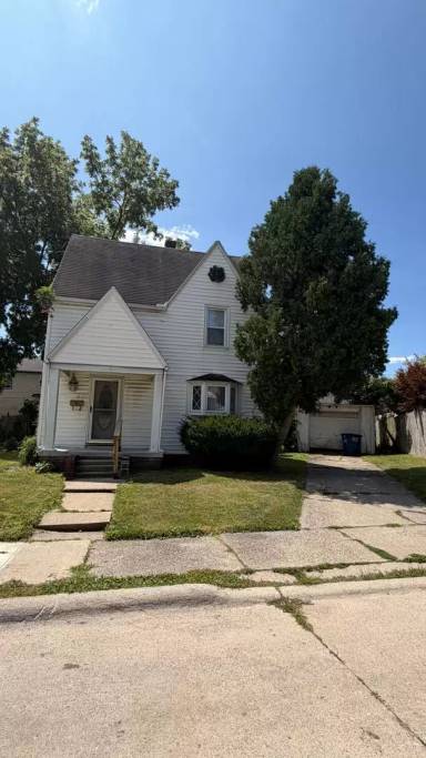 Main picture of 2 Charlevoix Ct