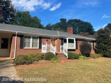 Main picture of 235 Forest Rd