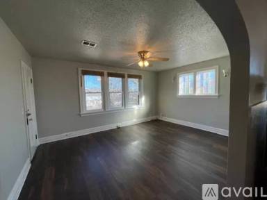 Main picture of 812 Parkview Dr