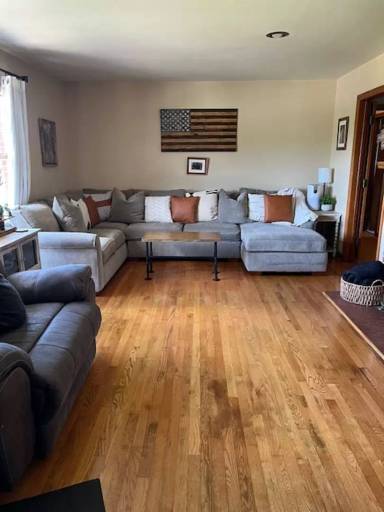 Main picture of 70 Sunnyknoll Ln