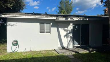 Main picture of 1521 NE 117th St