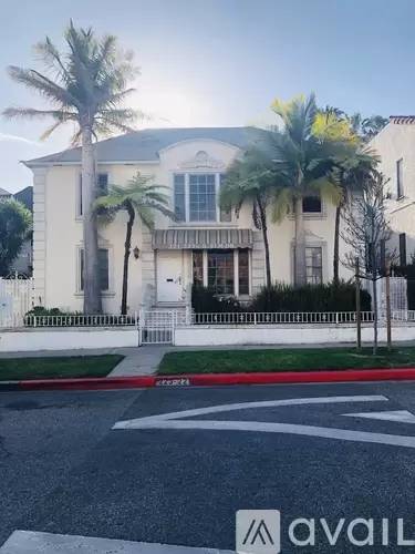 Main picture of 221 S Elm Dr