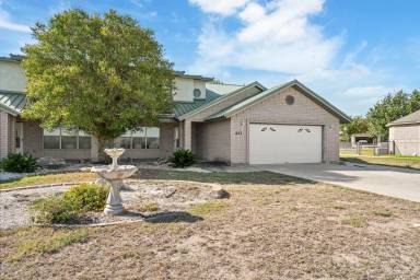 Main picture of 854 Lago Vista Dr