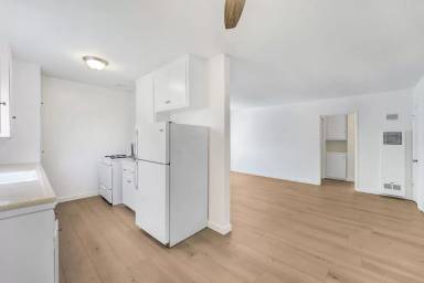 Main picture of 10250 Palms Blvd