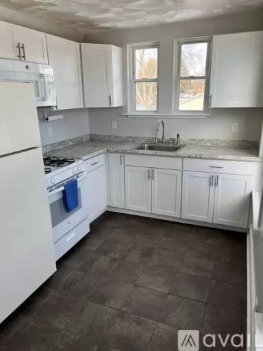 Main picture of 7 Center St