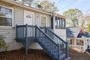 Main picture of 150 Hedges St SE