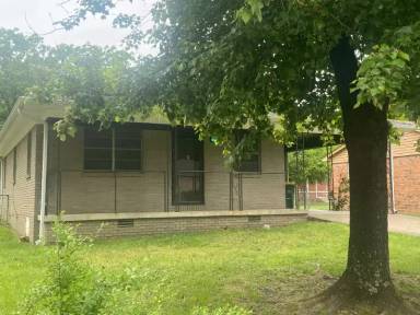 Main picture of 8805 Claremont Ave