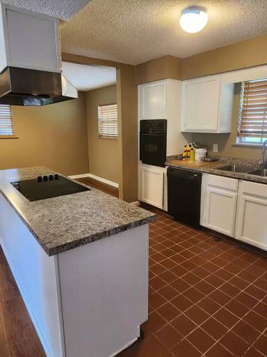 Main picture of 111 Holiday Dr