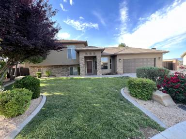Main picture of 1131 S Castle Stone Cir