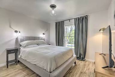 Main picture of 4553 S Roanoke Ave