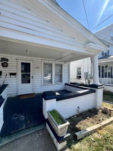 Main picture of 734 W John St