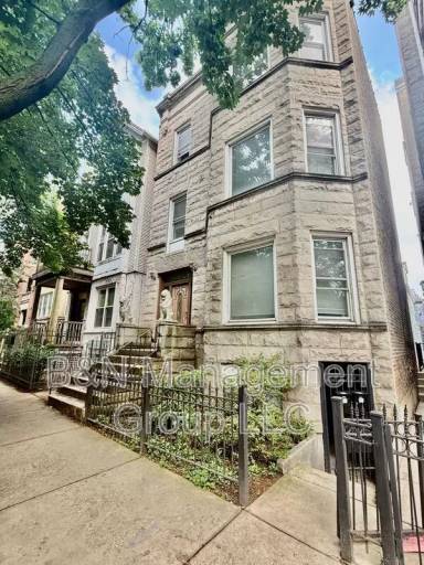 Main picture of 826 W Buckingham Pl