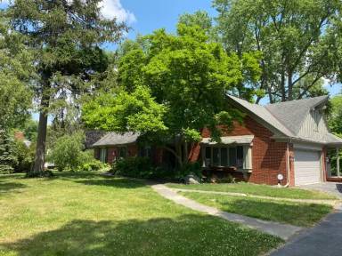 Main picture of 143 S River Rd