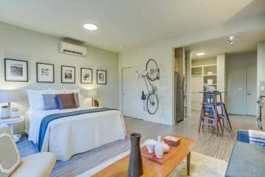 Main picture of 3423 SE Hawthorne Blvd