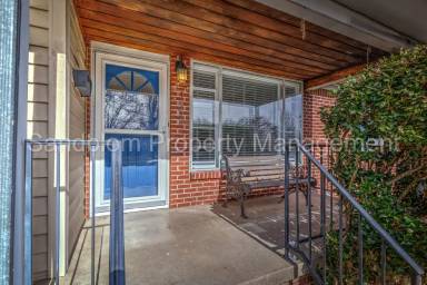 Main picture of 1403 E 49th Pl