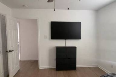 Main picture of 4045 Washington Ave