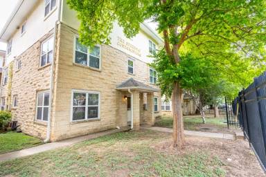 Main picture of 305 E 31st St