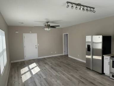 Main picture of 351 Chicago Rd