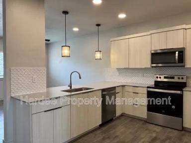 Main picture of 3711 S Council Spring Rd