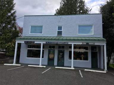 Main picture of 7706 Pioneer Way