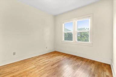 Main picture of 201 Elm St