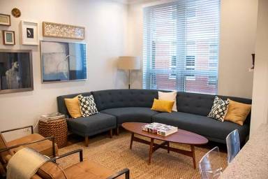 Main picture of 1056 W Monroe St