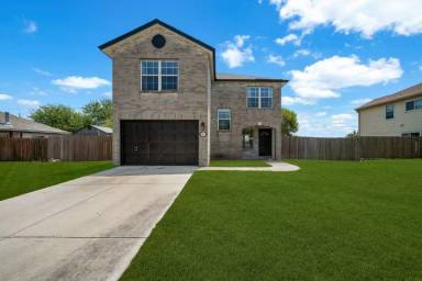 Main picture of 215 Chisholm Trl