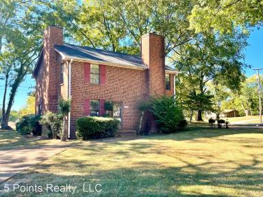Main picture of 2446 Fairbrook Dr
