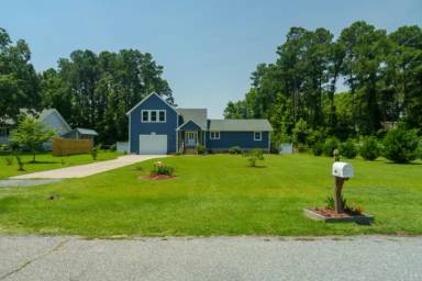 Main picture of 102 Quarter Landing Ct