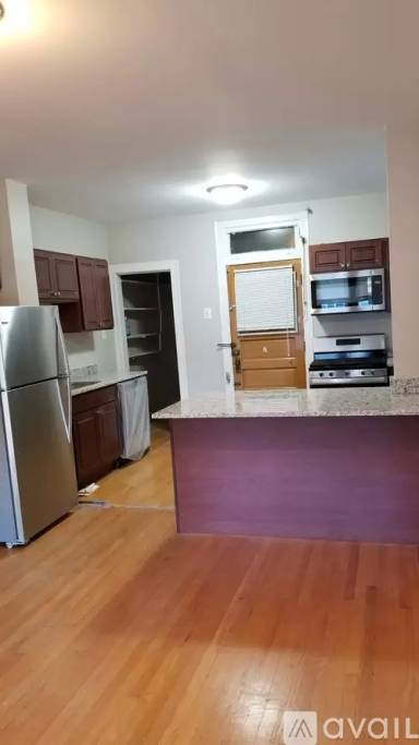 Main picture of 4120 W Addison St