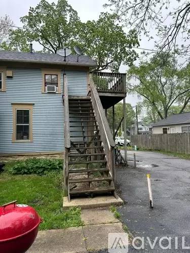 Main picture of 404 S Batavia Ave